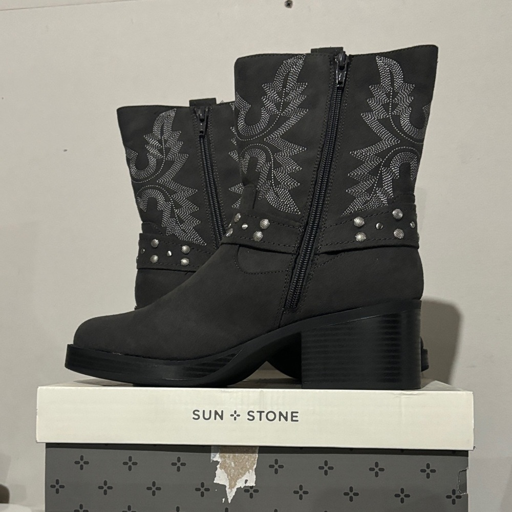Sun + Stone Norah Charcoal Boot - Picture 3 of 5